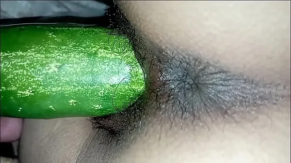 Nóng Fucked village girl her pussy with cucumber and sucking natural boobs Phim ấm áp