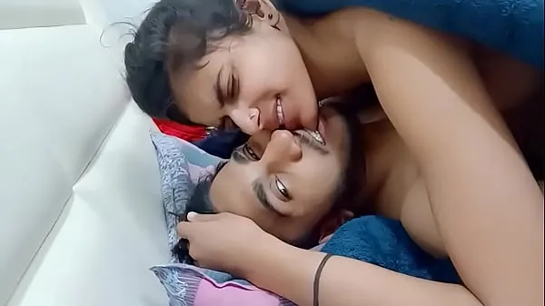 Desi Indian cute girl sex and kissing in morning when alone at home Filem hangat panas