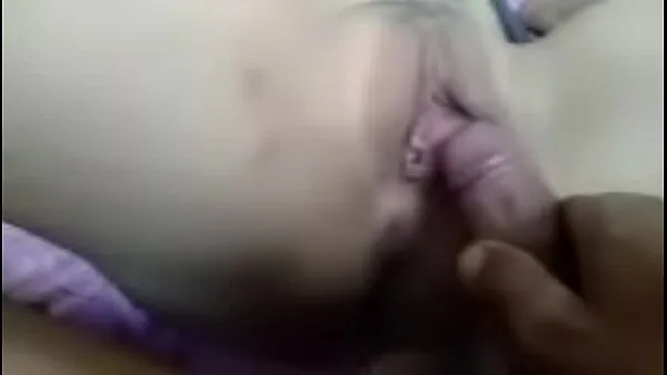 Spreading her pussy, beautiful Thai girl stuffs his cock in her clit Film hangat yang hangat
