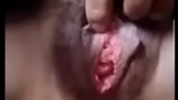 Film caldi Una studentessa tailandese si stuzzica la figa e mostra il suo bellissimo clitoridecaldi