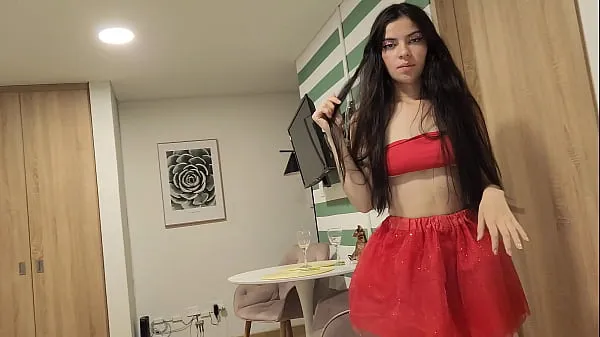 뜨거운 Beautiful woman in a red skirt and without underwear, wants to be fucked as a Christmas gift 따뜻한 영화