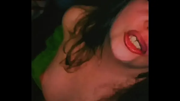 Kuumia Wife turns porn slut in amateur video debut lämpimiä elokuvia