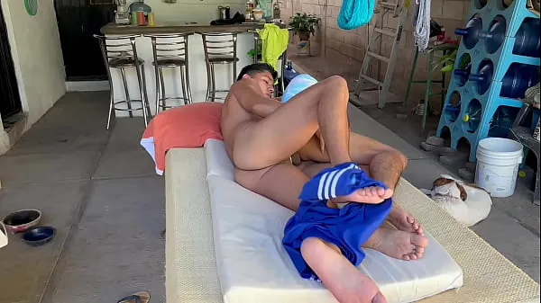 热Hot Mexicans play with the bottom's ass before breaking his anus and filling his hole with semen温暖的电影