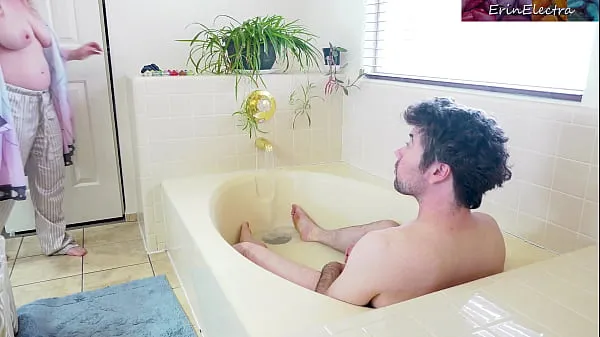 أفلام ساخنة Fucking my stepmother in the bath دافئة