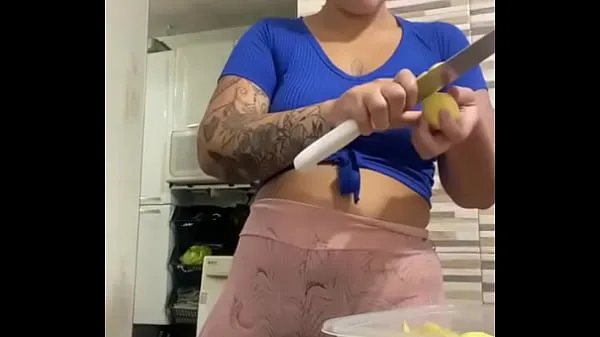 Hot Making lunch and showing off Bucetao warm Movies