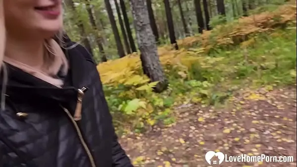 Menő Sexy babe gets dicked in the woods meleg filmek