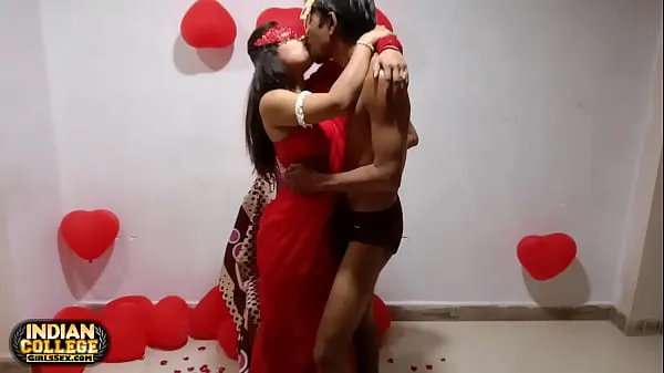 Горячие Влюбленная индийская пара празднует День святого Валентина удивительным горячим сексомтеплые фильмы