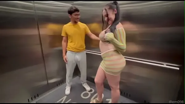 Nóng All cranked up, Emily gets dicked down making her step-parents proud in an elevator Phim ấm áp