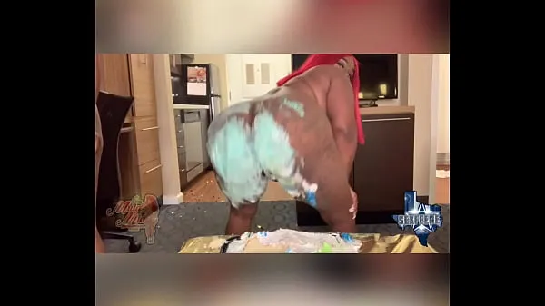热Big Ass Cake Smash (MulaMia & Sexfeene温暖的电影