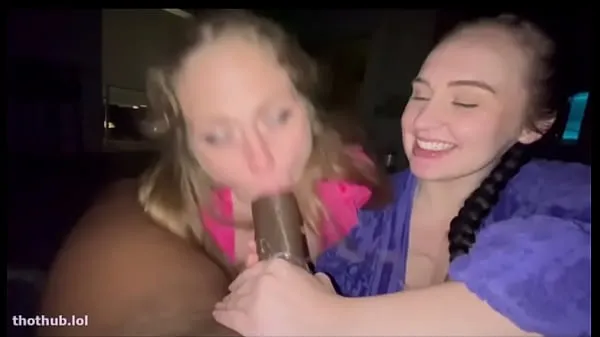 Горячие Chunky Emily Norman and her beautiful bestie fuck Rob outside on the balconyтеплые фильмы