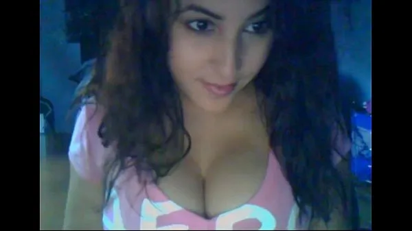 Heta Amie 20 Showing Her Pretty BIG Tits On Cam varma filmer