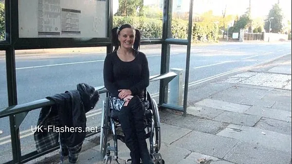뜨거운 Paraprincess outdoor exhibitionism and flashing wheelchair bound babe showing 따뜻한 영화