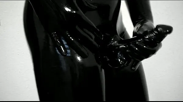 Hotte Trying on my new tight, shiny latex pants and gloves varme film