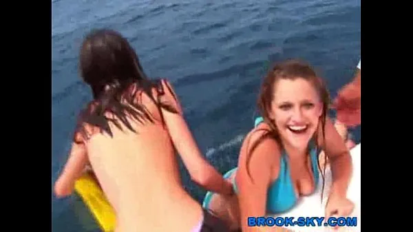 Teens Swimming Topless Filem hangat panas
