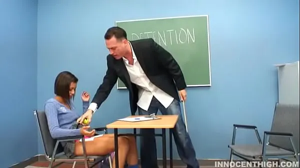 Sexy little teen sucks and fucks her teacher to make sure she gets an A Filem hangat panas
