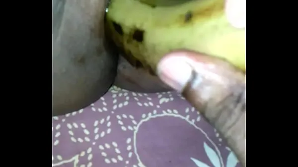 Tamil girl play with banana Film hangat yang hangat
