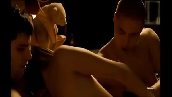 Kuumia Roxane Mesquida - Sheitan (Threesome erotic scene) MFM lämpimiä elokuvia