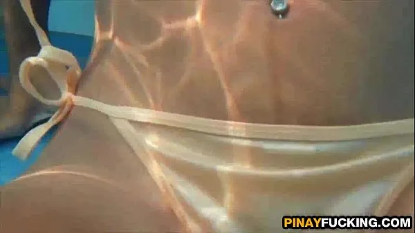 Películas calientes Dos aficionados filipinos dedos en la piscina cálidas