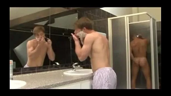 Hotte Thomas Dyk and a friend in the bathroom varme film