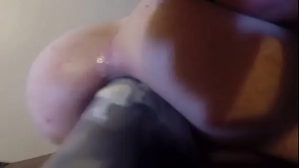 Vroči girlfriend inserting huge anal dildo topli filmi