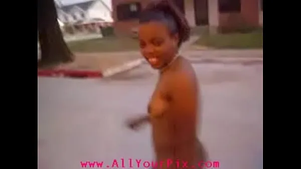 Hete Black Girl Walking In Street Nude warme films