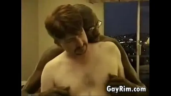 ホットな セックスをしている成熟したゲイの男 温かい映画