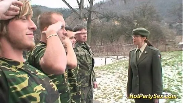 Sıcak Military Chick gets soldiers cum Sıcak Filmler