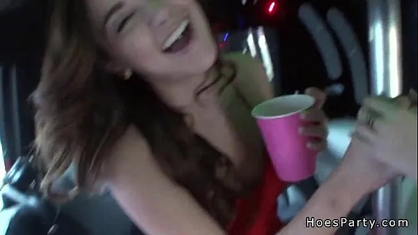 Hotte Sexy amateur fucking in party bus POV varme film
