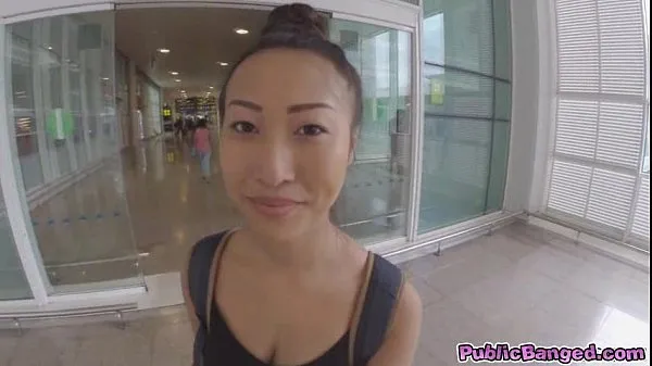 Film caldi La tettona Sharon Lee asiatica viene scopata nel parcheggio dell'aeroporto pubblicocaldi