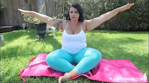 Big Booty Latina Diana Nicole Stretches Her Fat Ass Film hangat yang hangat