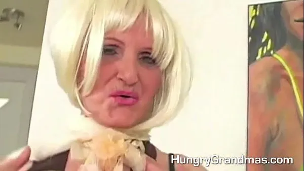 Horny Blonde Granny Whore Fucks y Film hangat yang hangat